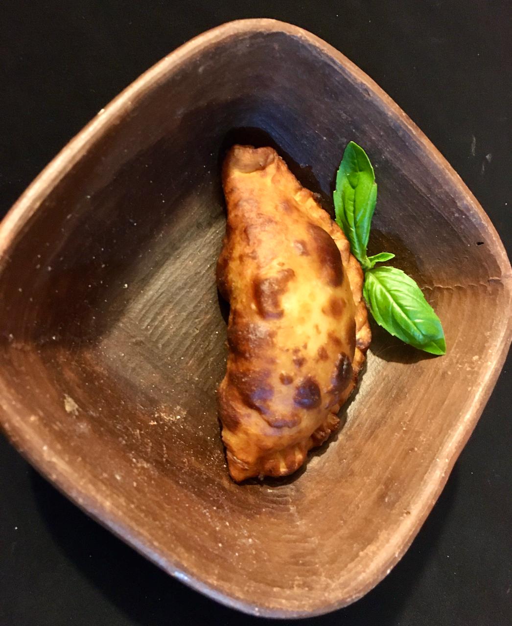 EMPANADITA DE CHARQUE EN QUESHUA LLAWCHA MANTA CH’ARKI